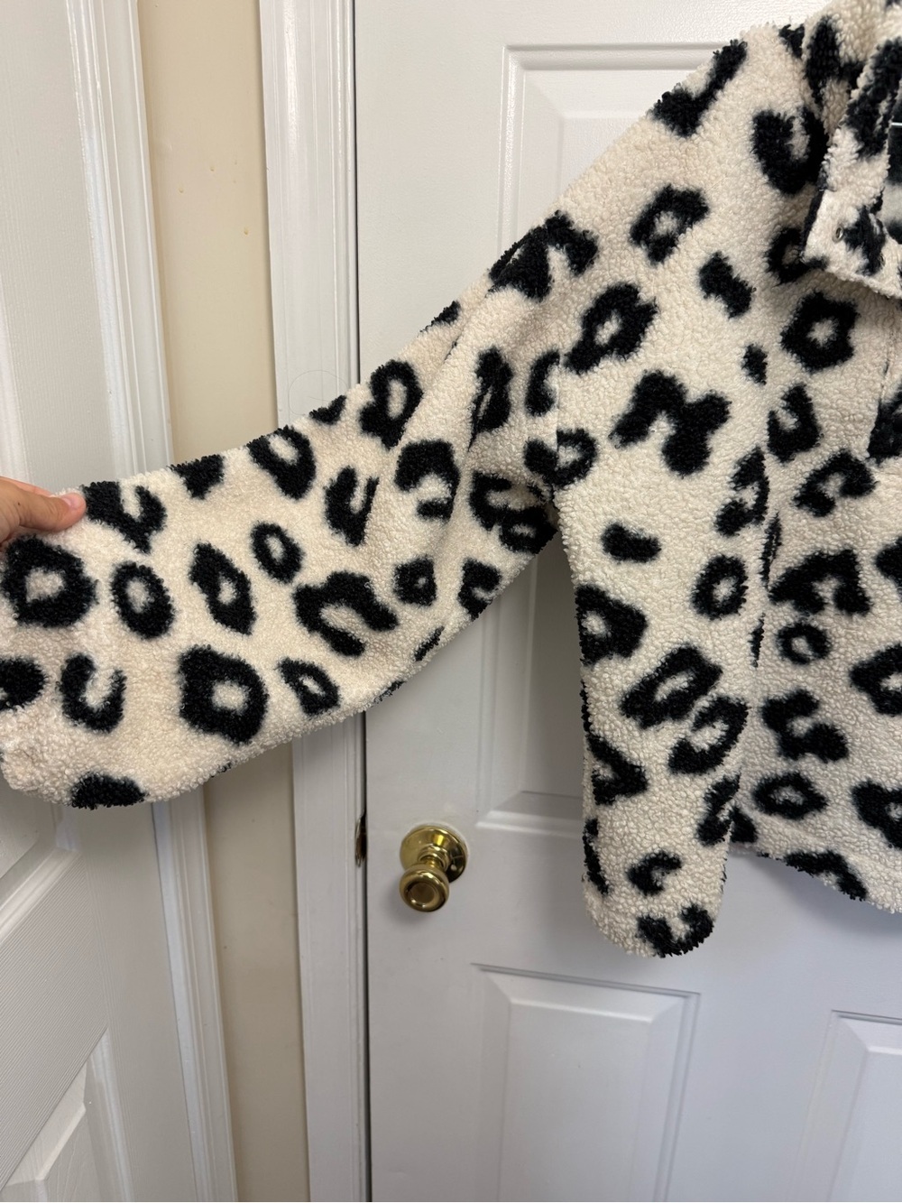 Loft Cow Print Fuzzy Teddy Bear Fleece Pullover Size Large Cozy Comfy - Picture 2 of 5